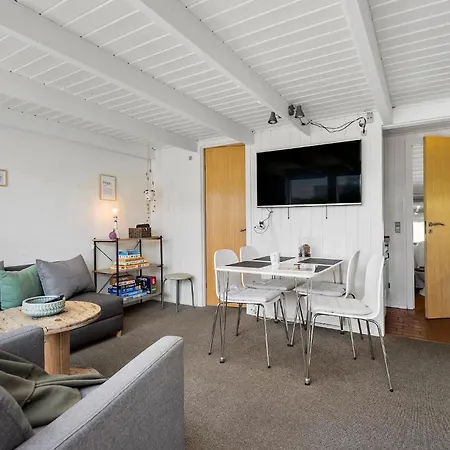 2 Bedroom Cozy In Prázdninový dům *